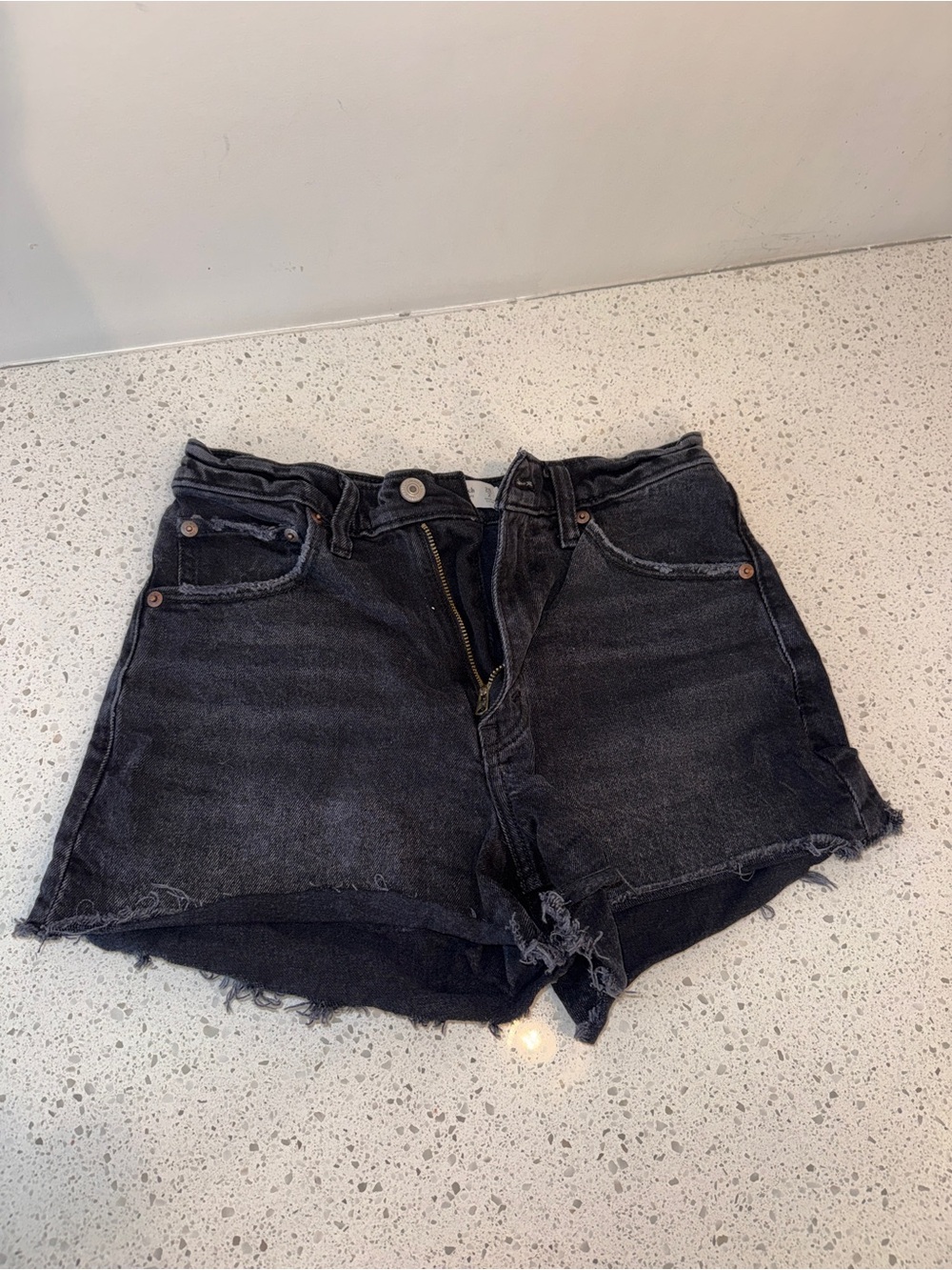 Abercrombie & Fitch The 90’s Relaxed Cutoff Short High Rise Short